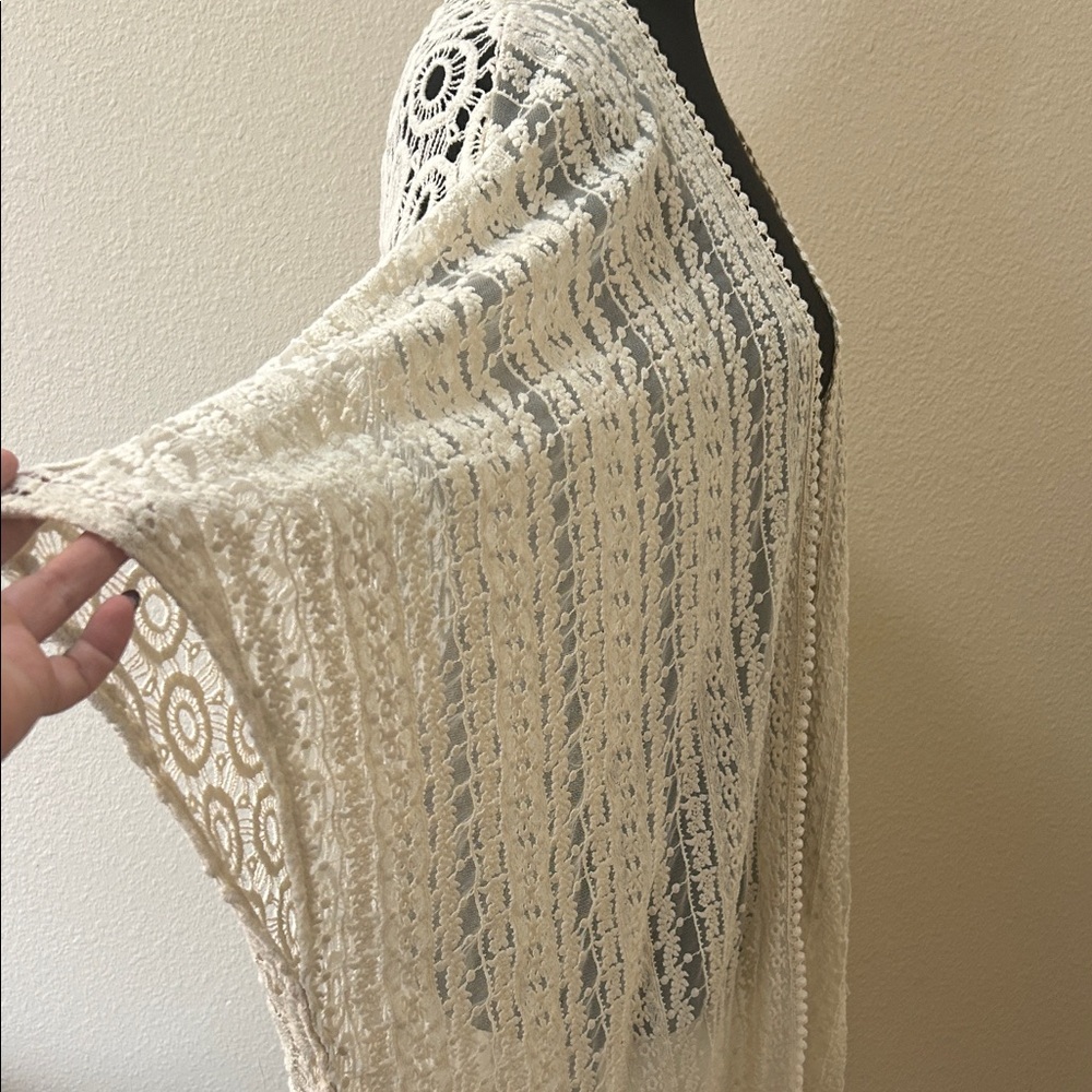 Crochet and lace Cream Lace Kimono Cardigan. Rodeo. - Picture 5 of 6